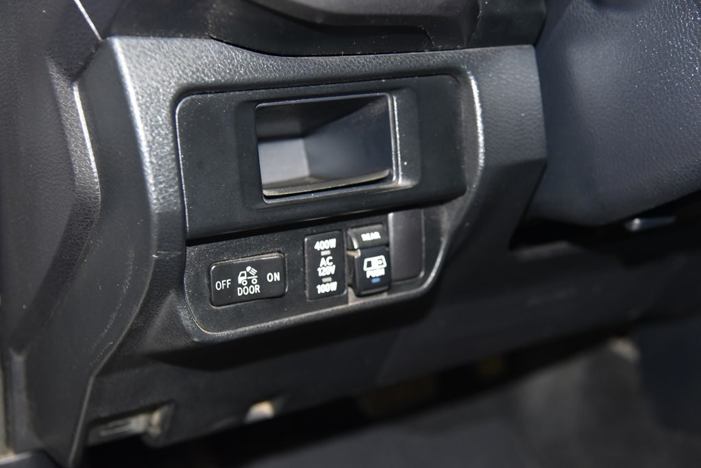 2017 Toyota Tacoma Image 33