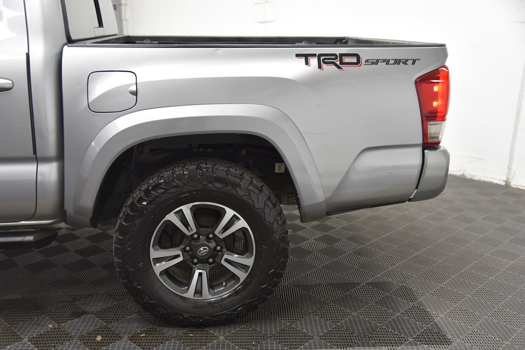 2017 Toyota Tacoma Image 36