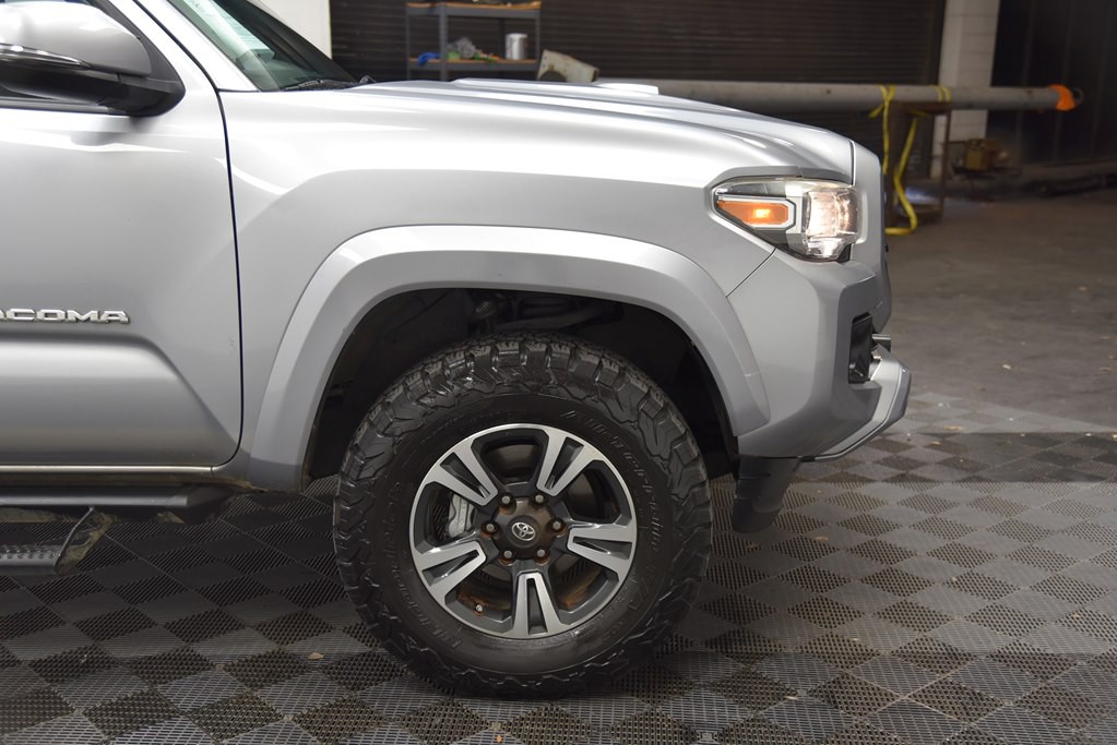 2017 Toyota Tacoma Image 38