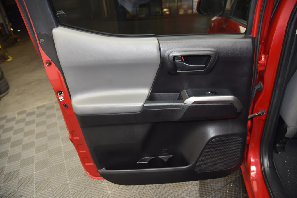 2020 Toyota Tacoma Image 21