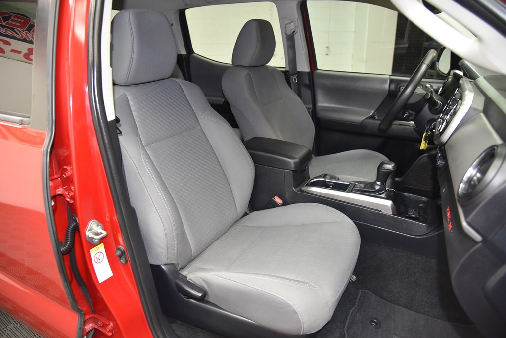 2020 Toyota Tacoma Image 29