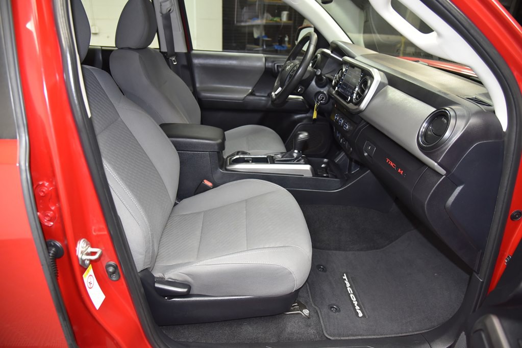 2020 Toyota Tacoma Image 30