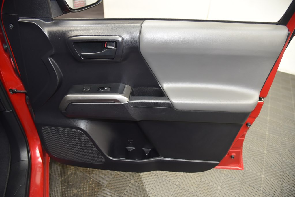 2020 Toyota Tacoma Image 32