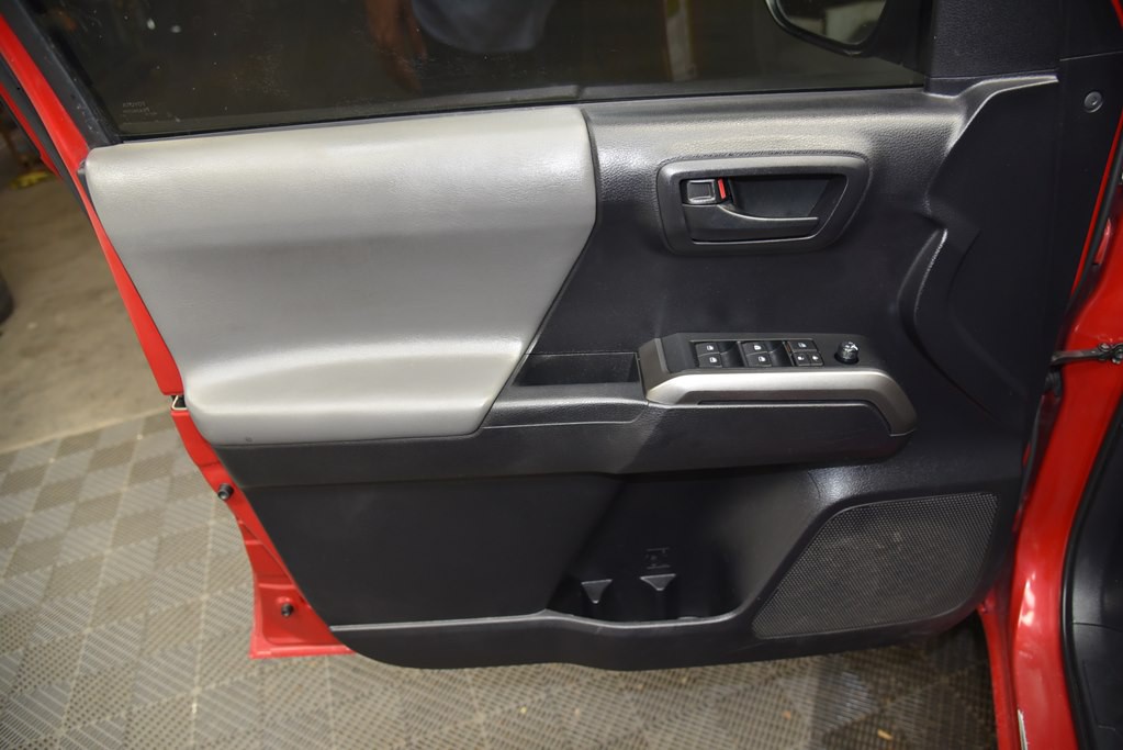 2020 Toyota Tacoma Image 34