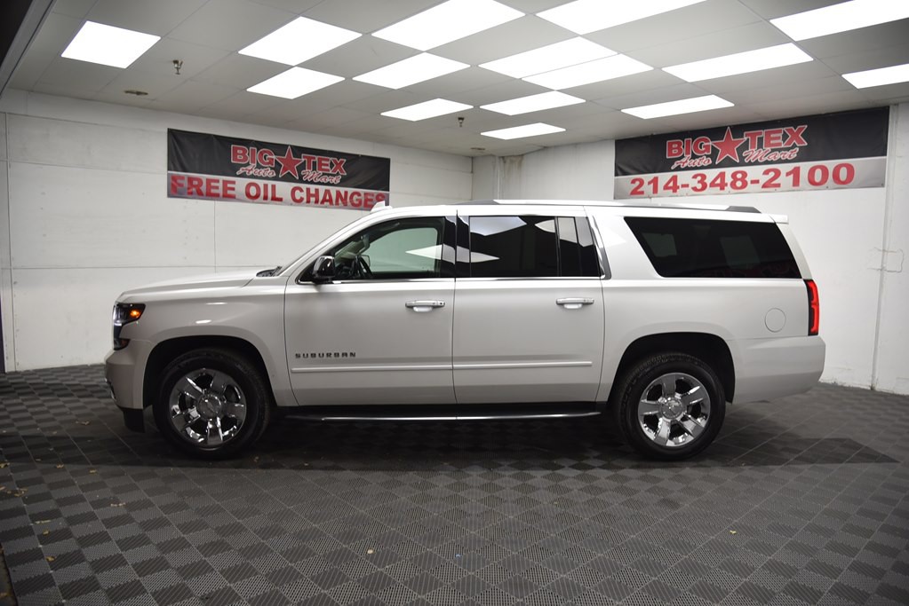 2017 Chevrolet Suburban Image 2