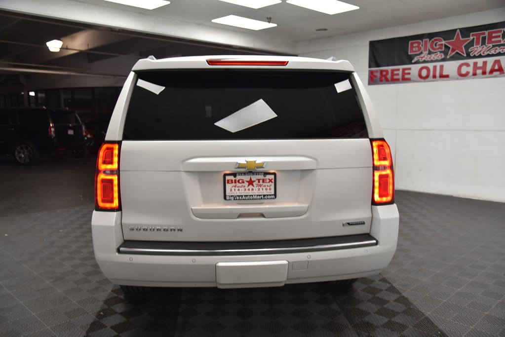 2017 Chevrolet Suburban Image 4