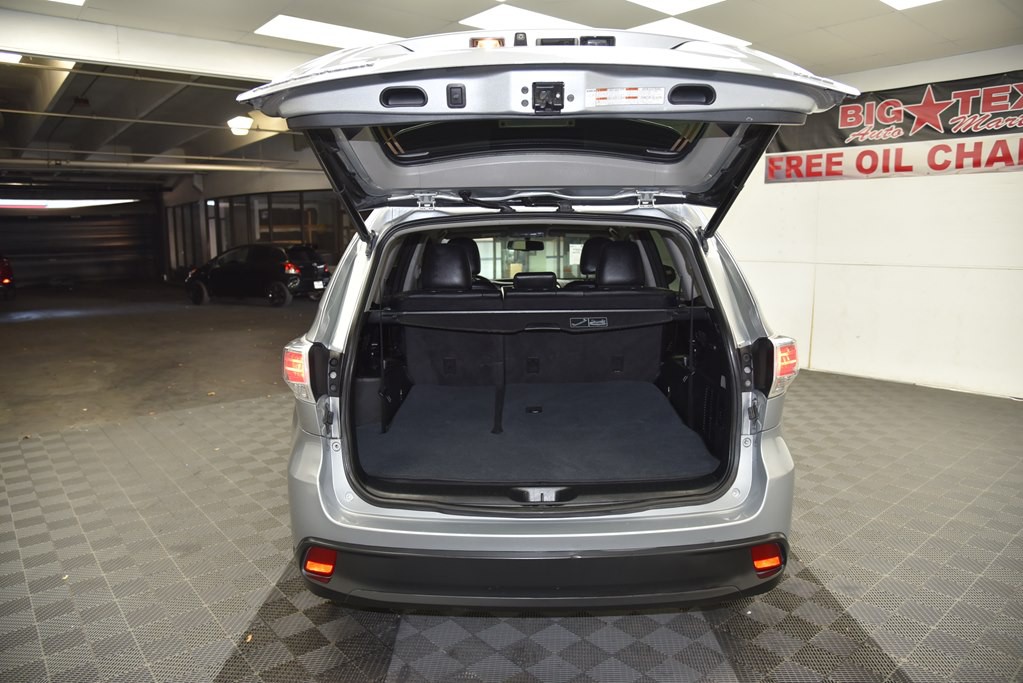 2016 Toyota Highlander Image 16
