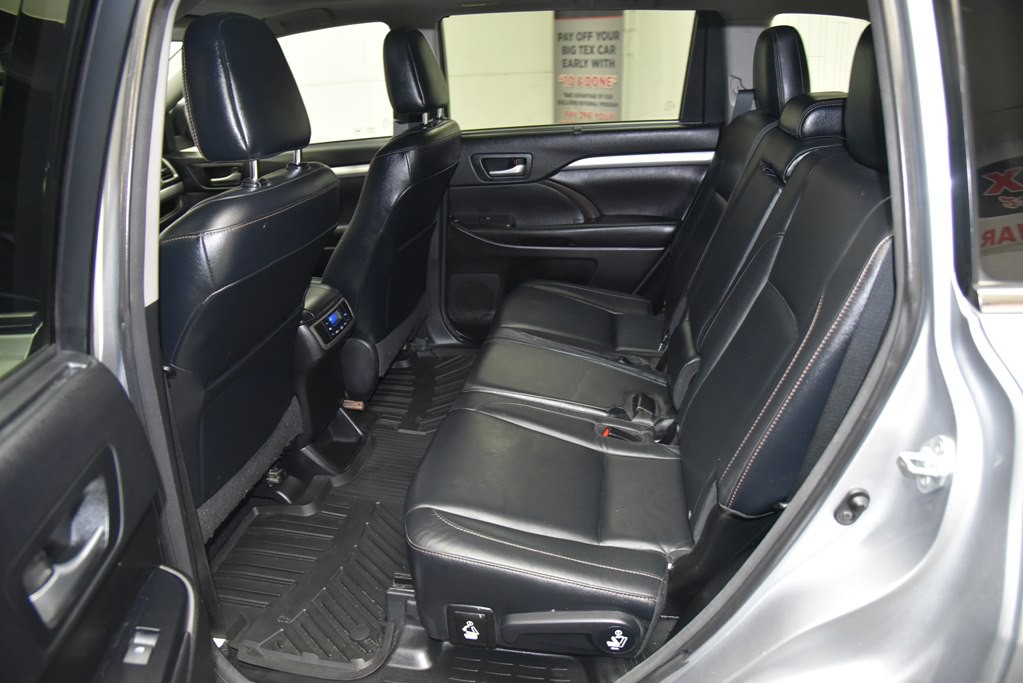 2016 Toyota Highlander Image 18