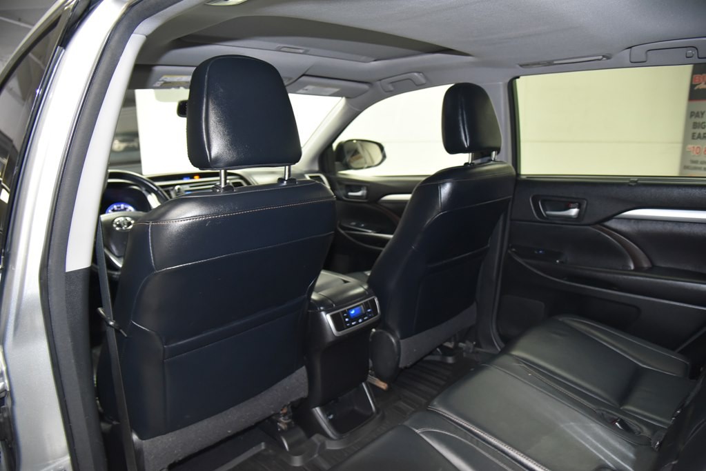 2016 Toyota Highlander Image 19