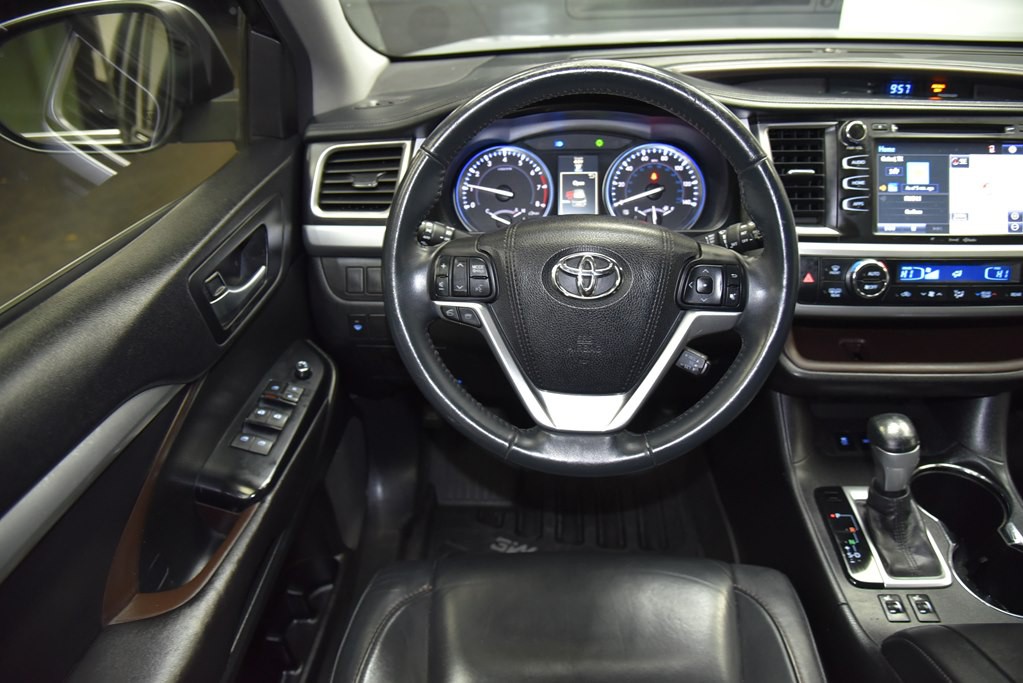 2016 Toyota Highlander Image 21