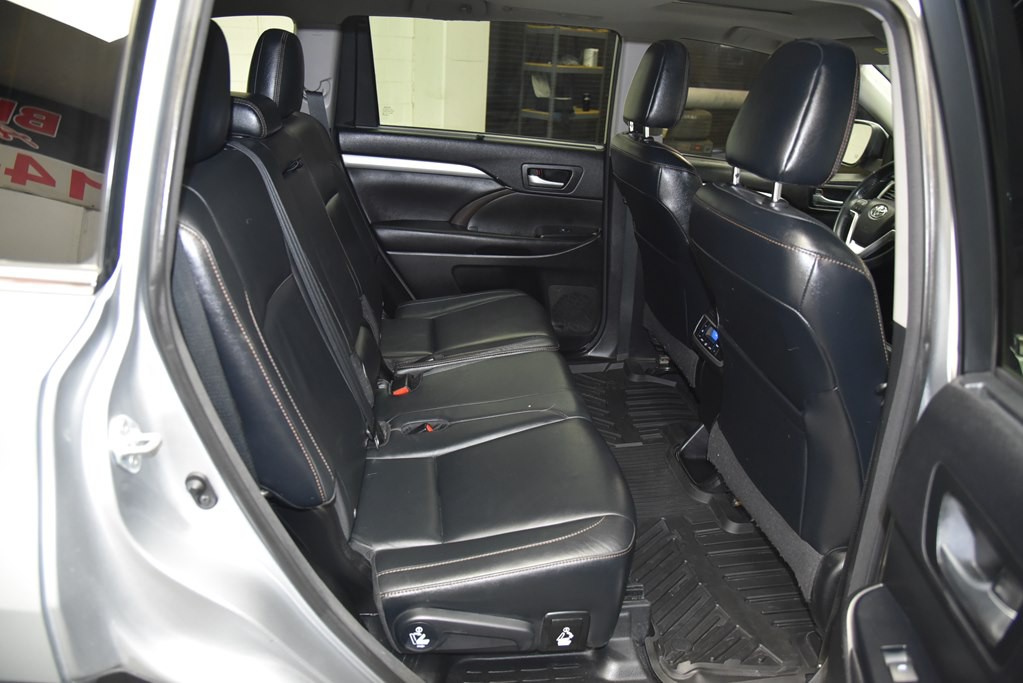 2016 Toyota Highlander Image 22