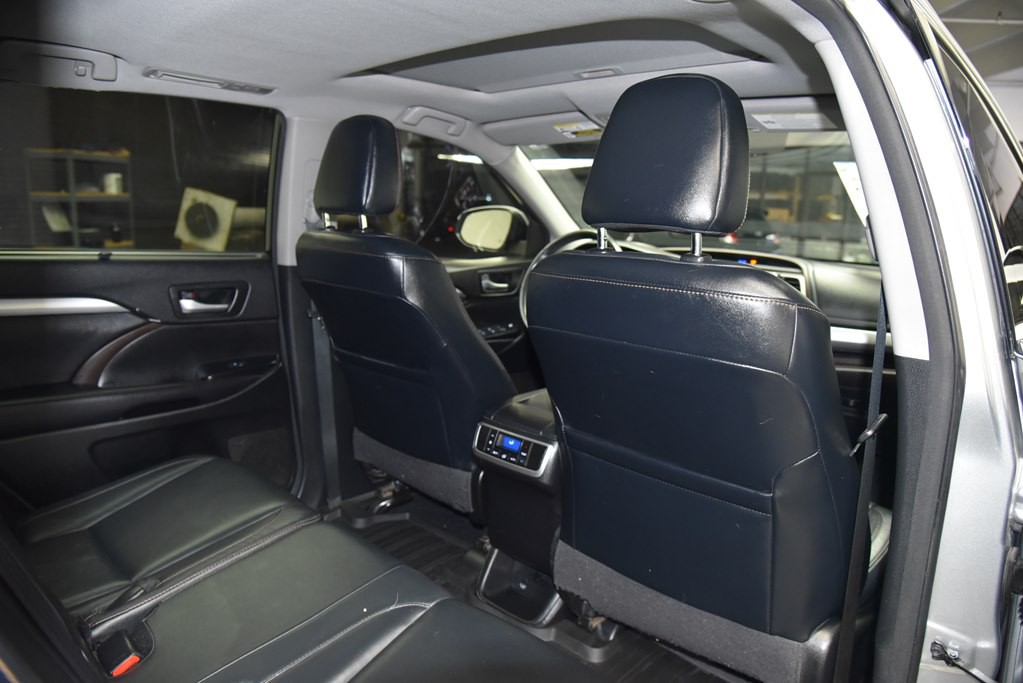 2016 Toyota Highlander Image 23