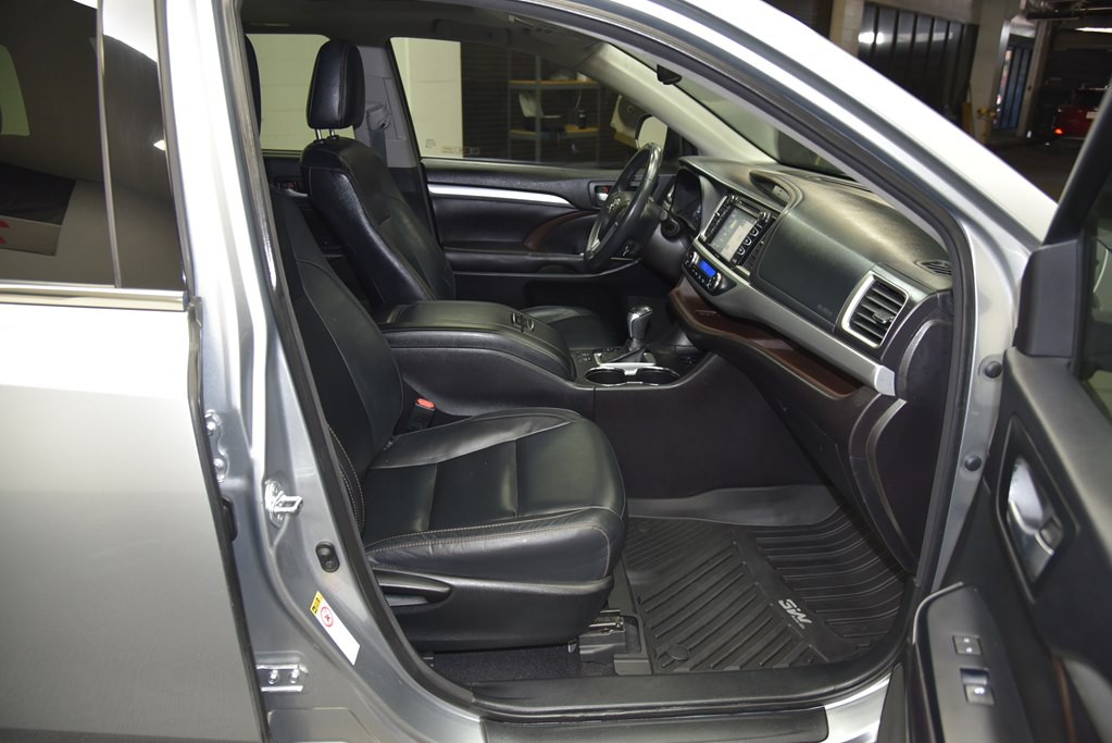 2016 Toyota Highlander Image 25
