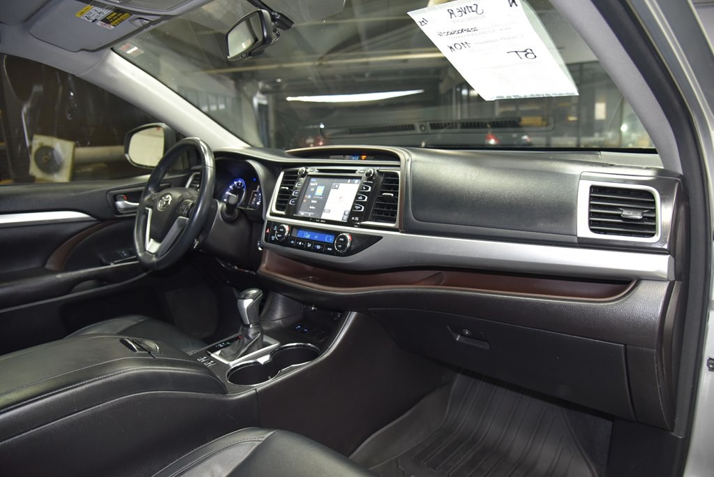 2016 Toyota Highlander Image 26
