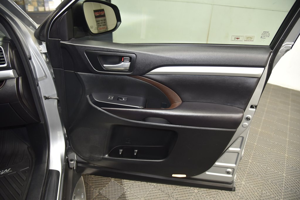 2016 Toyota Highlander Image 27