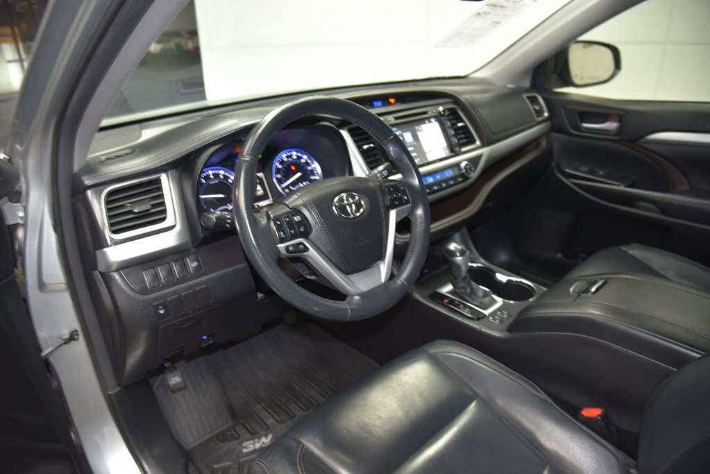 2016 Toyota Highlander Image 28