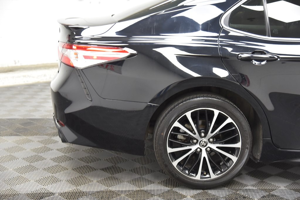 2020 Toyota Camry Image 32