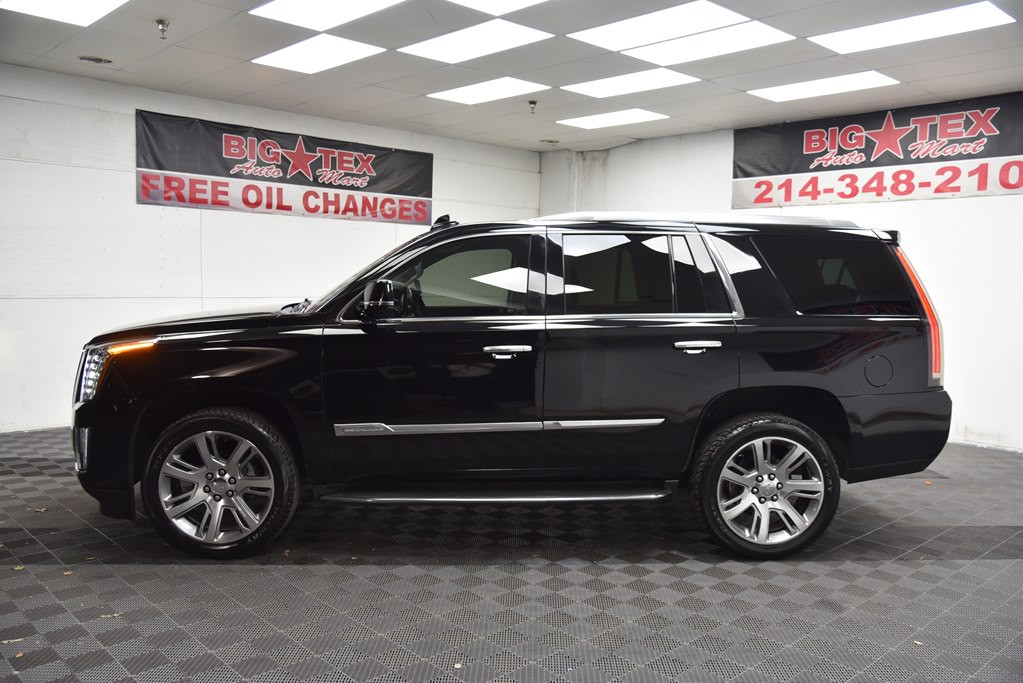 2016 Cadillac Escalade Image 2