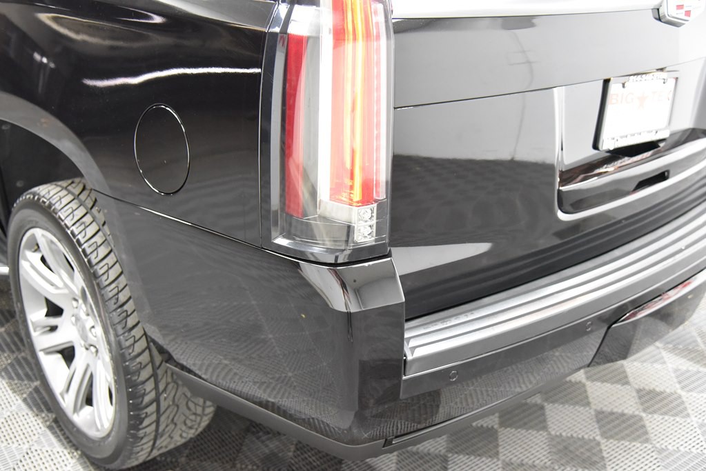 2016 Cadillac Escalade Image 16