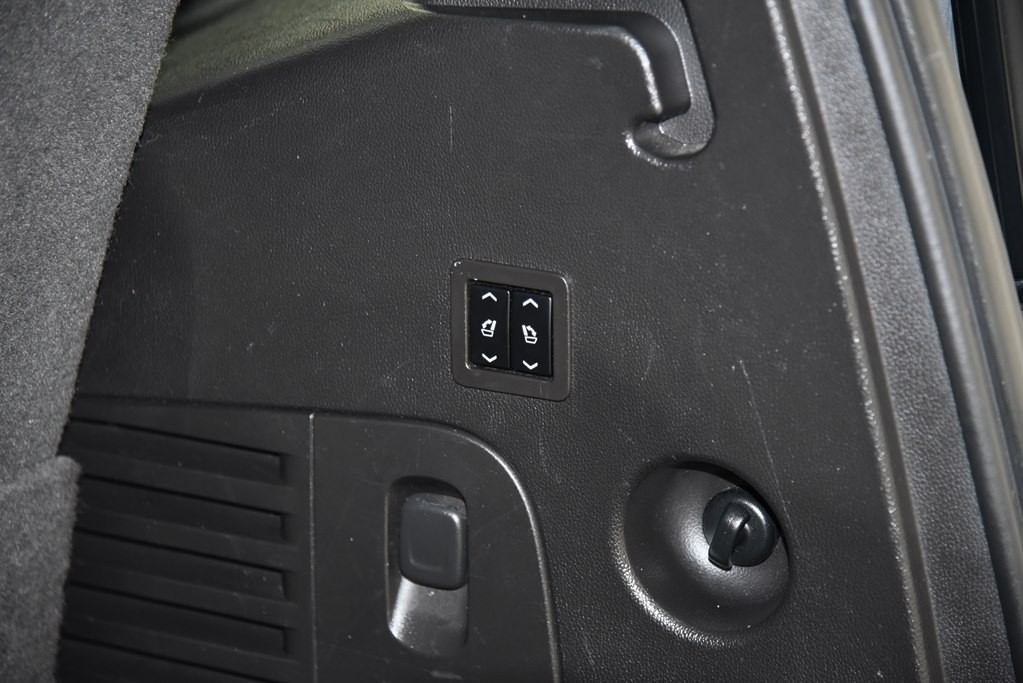 2016 Cadillac Escalade Image 19