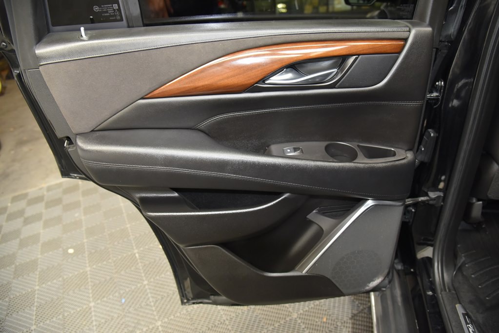 2016 Cadillac Escalade Image 25