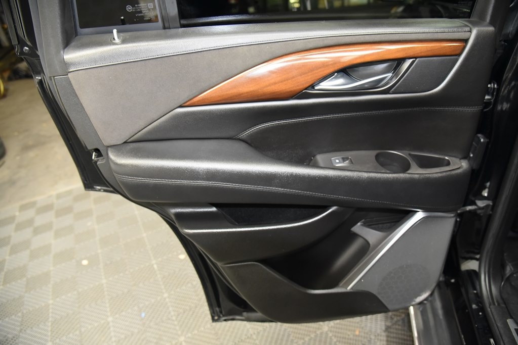 2016 Cadillac Escalade Image 29