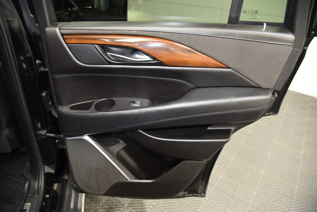 2016 Cadillac Escalade Image 32