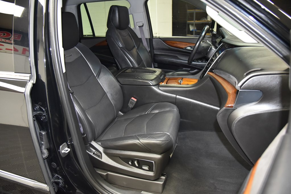 2016 Cadillac Escalade Image 33