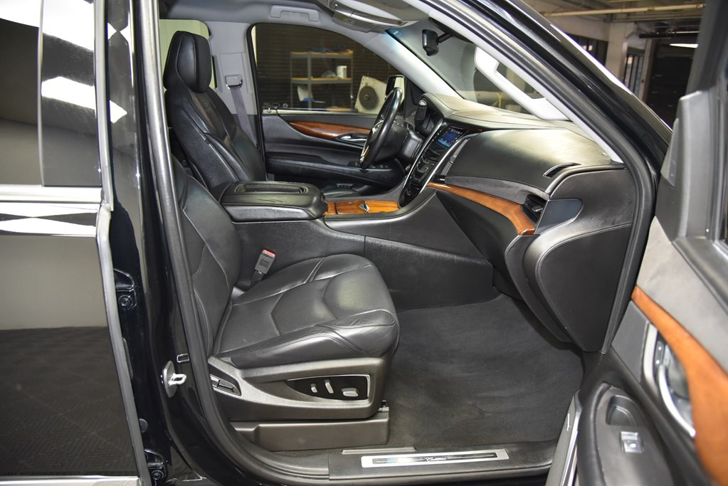 2016 Cadillac Escalade Image 34