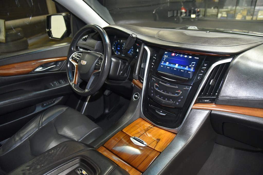 2016 Cadillac Escalade Image 36