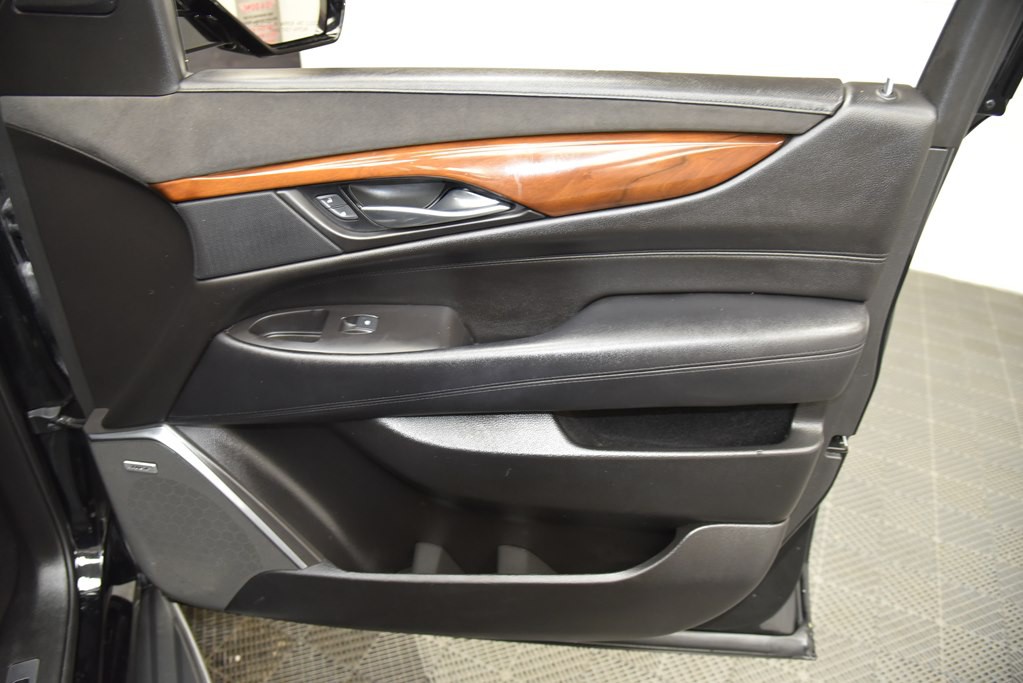 2016 Cadillac Escalade Image 37