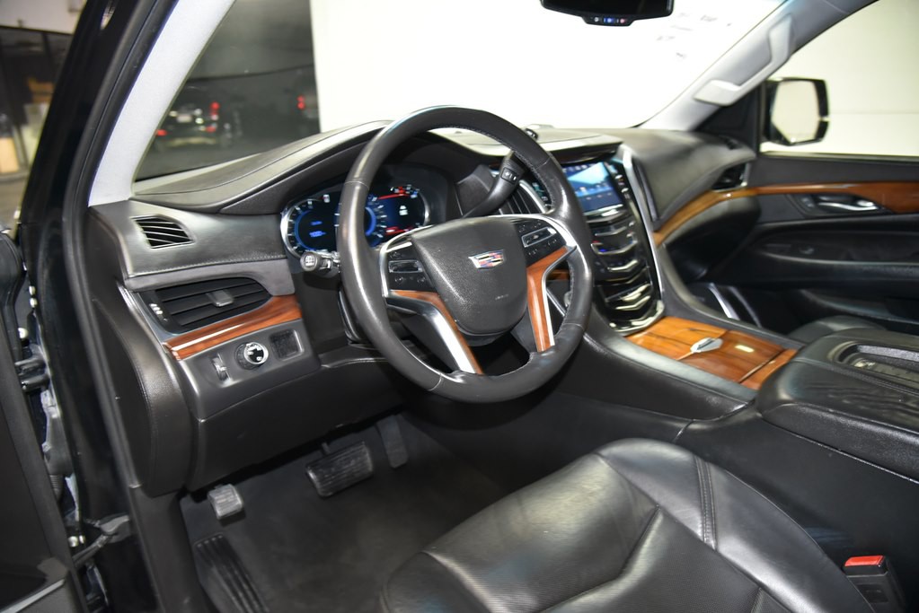 2016 Cadillac Escalade Image 38