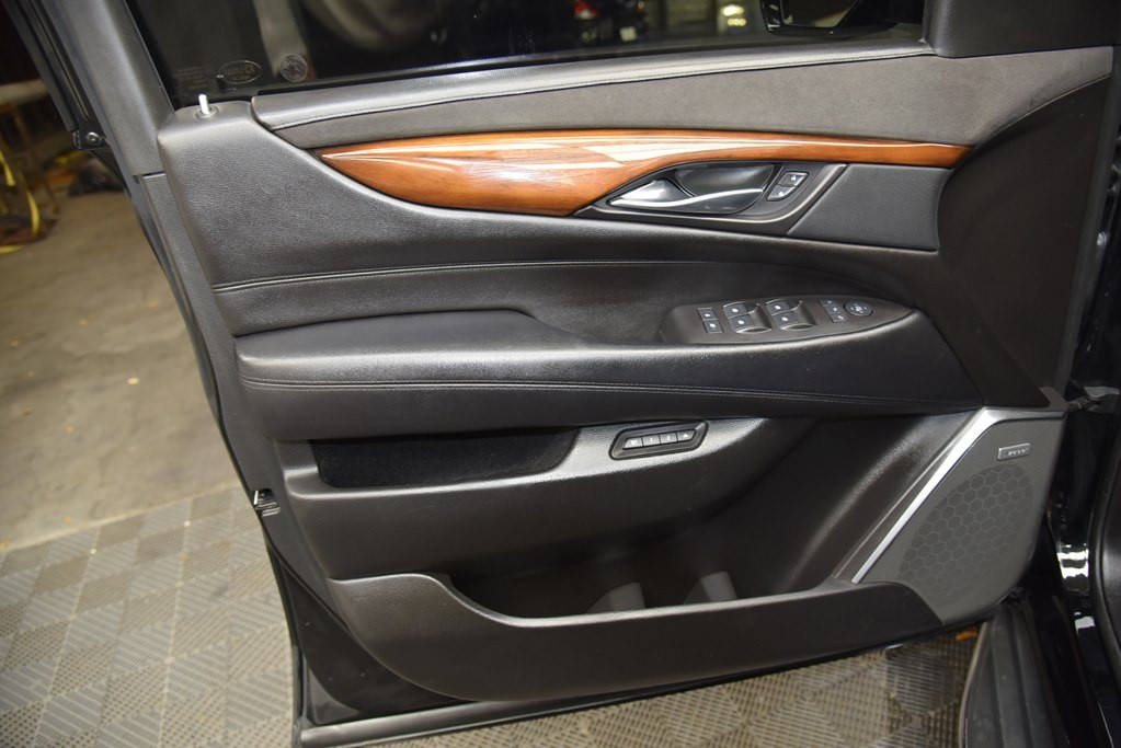 2016 Cadillac Escalade Image 40