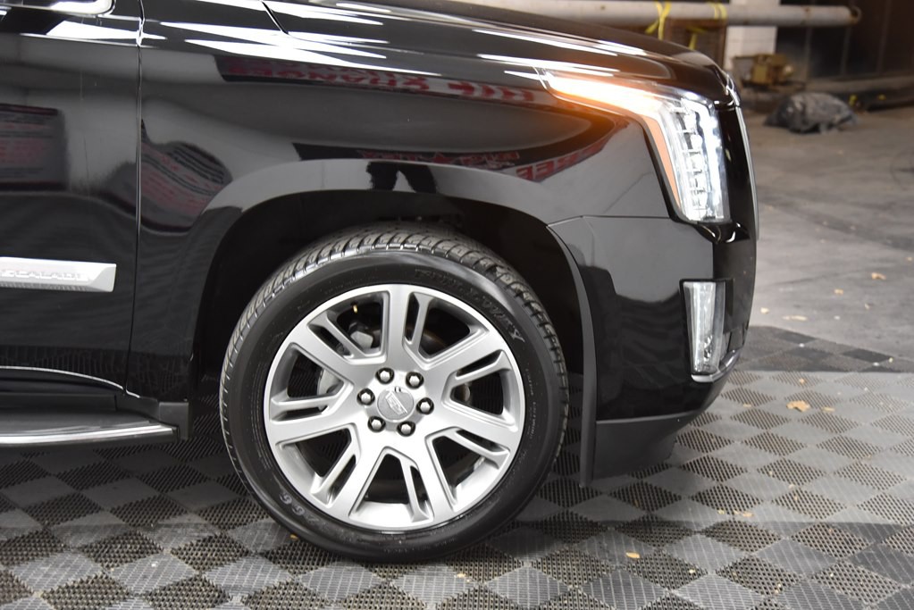 2016 Cadillac Escalade Image 47