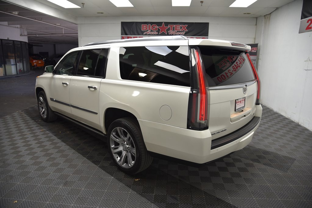 2015 Cadillac Escalade Image 3