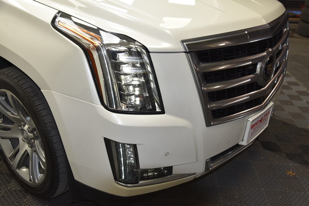 2015 Cadillac Escalade Image 11