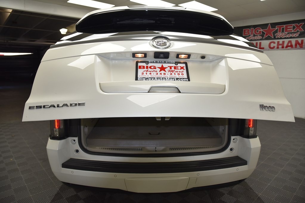 2015 Cadillac Escalade Image 18