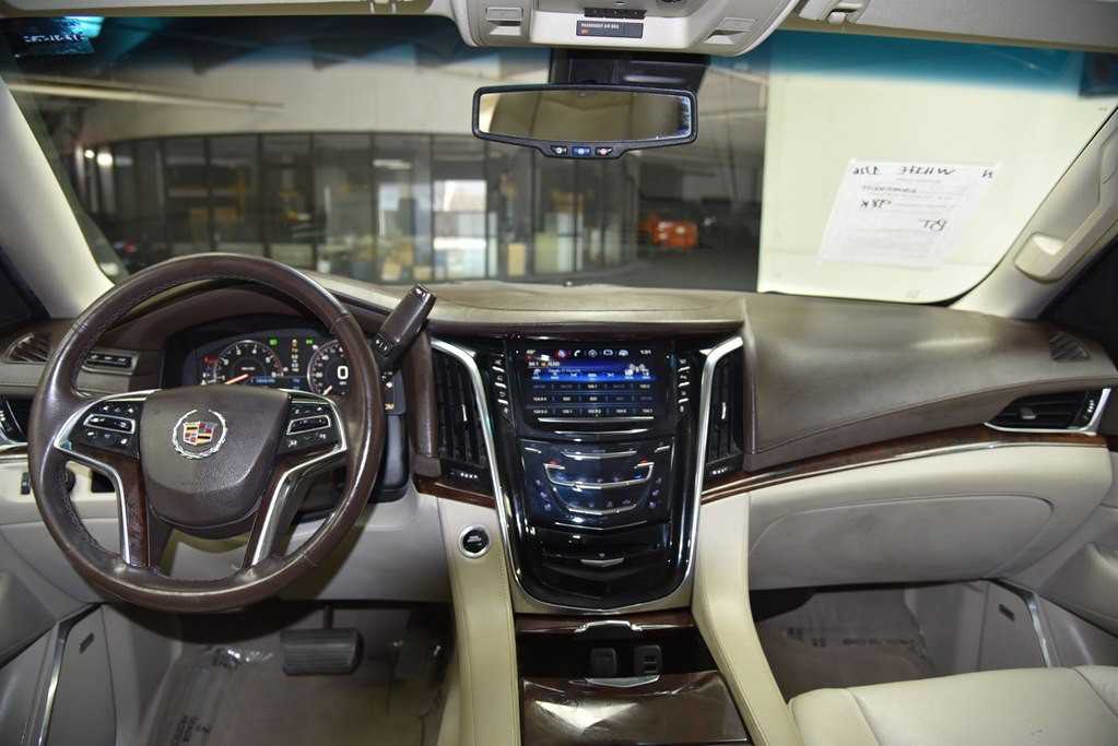 2015 Cadillac Escalade Image 28