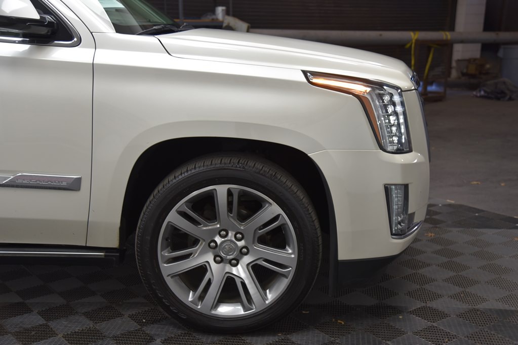 2015 Cadillac Escalade Image 40