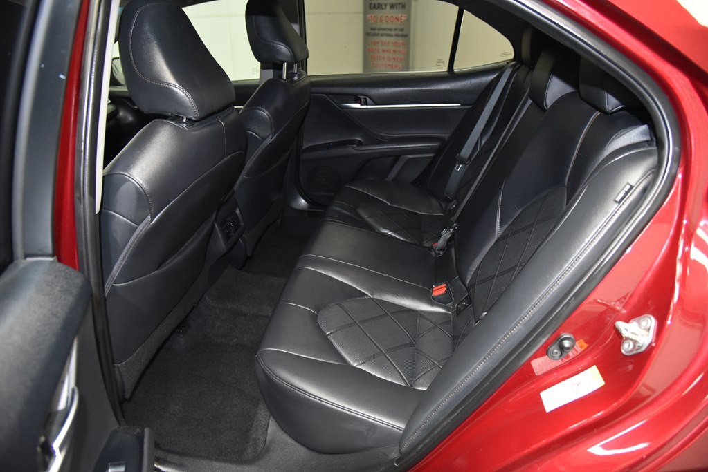 2018 Toyota Camry Image 16