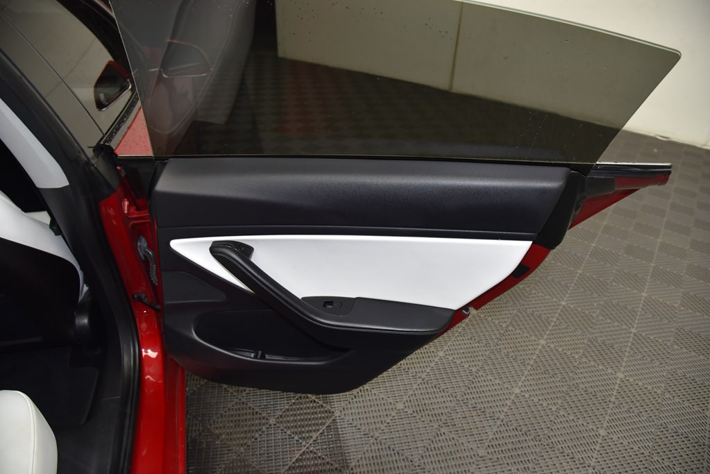 2020 Tesla Model 3 Image 24