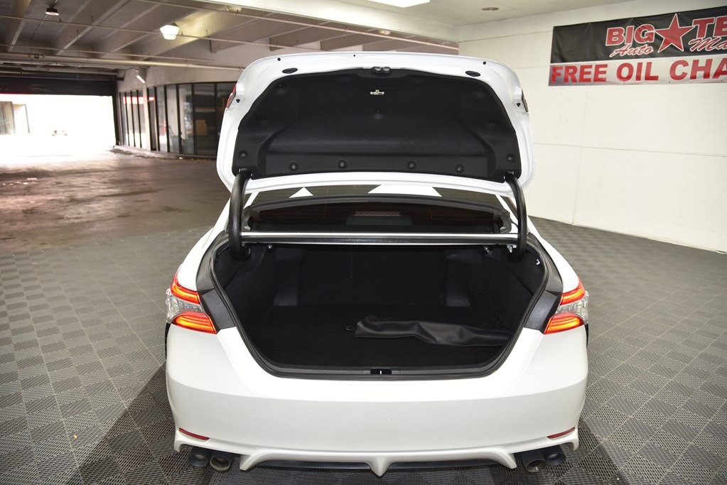 2020 Toyota Camry Image 17