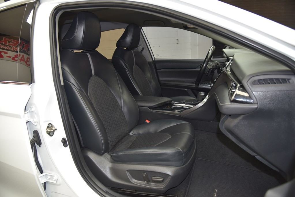 2020 Toyota Camry Image 25