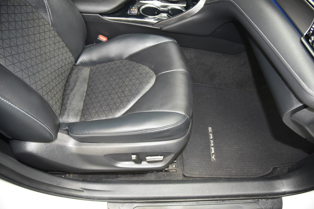 2020 Toyota Camry Image 28