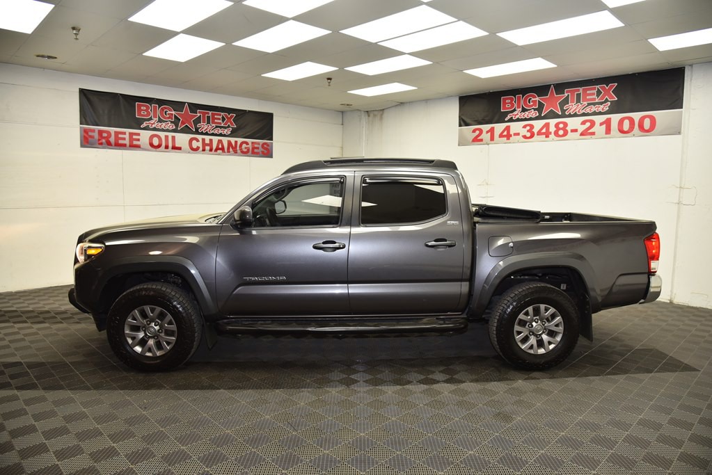 2017 Toyota Tacoma Image 2