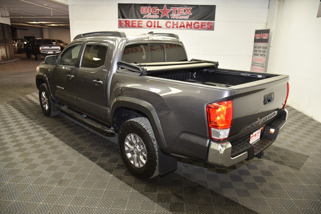 2017 Toyota Tacoma Image 3