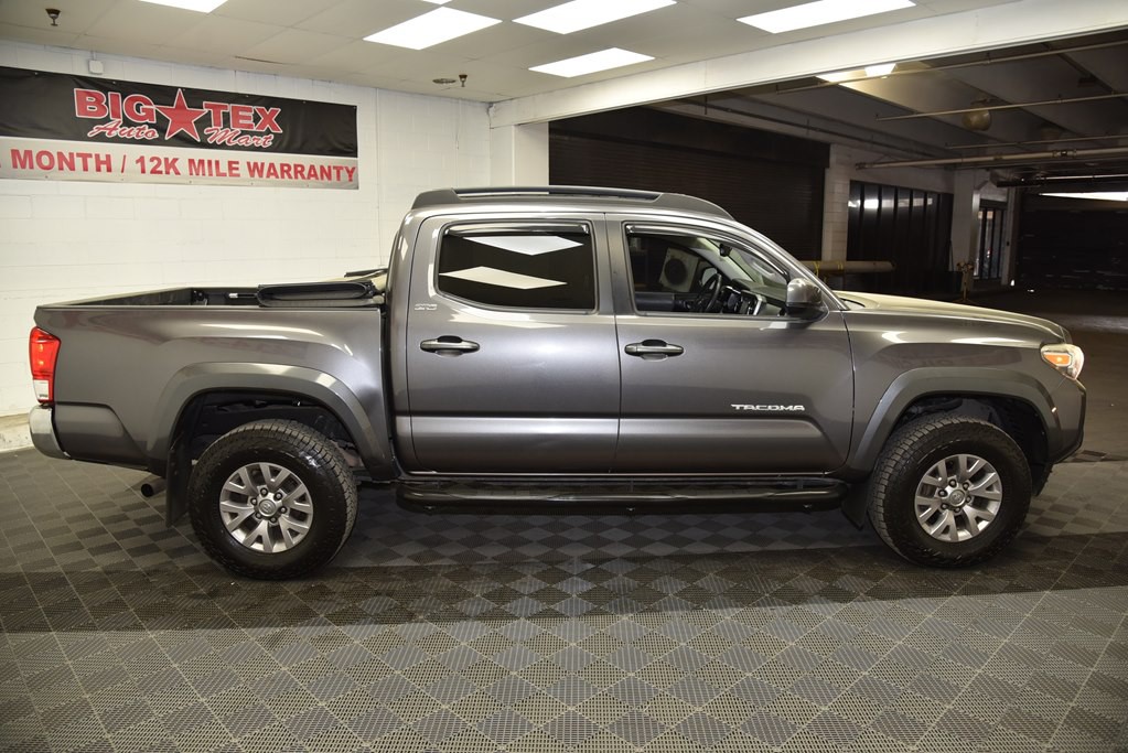 2017 Toyota Tacoma Image 6