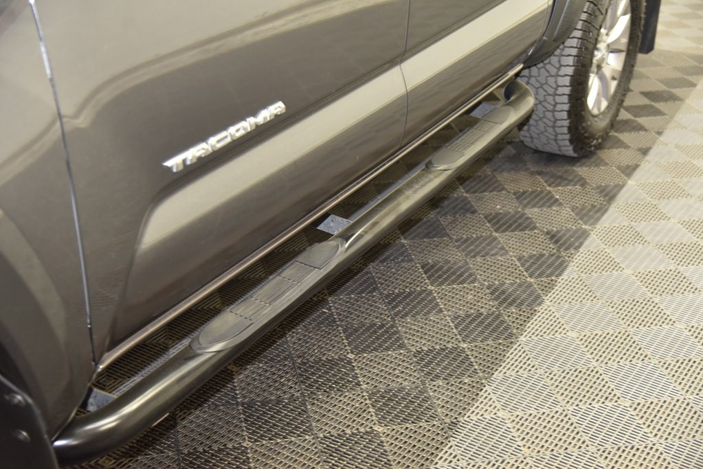 2017 Toyota Tacoma Image 11