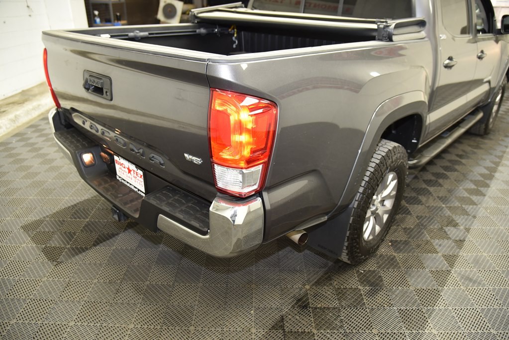 2017 Toyota Tacoma Image 15