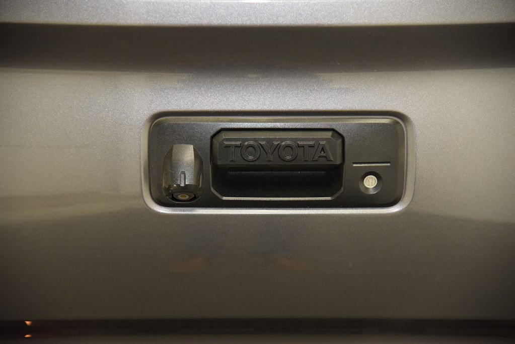 2017 Toyota Tacoma Image 18